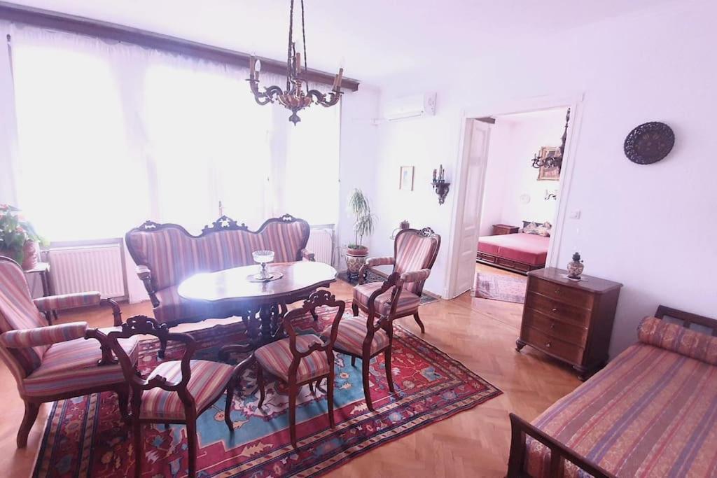 Romantic Villa - Papa Luaran gambar