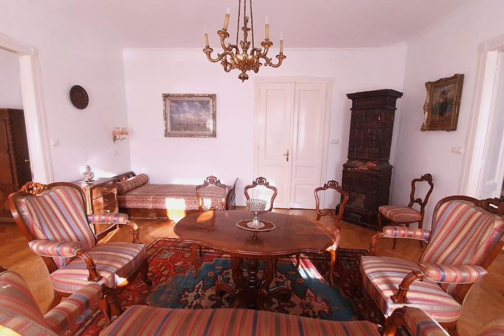 Romantic Villa - Papa Luaran gambar